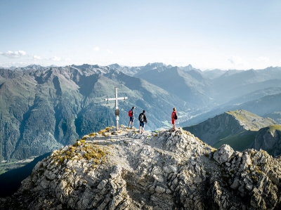 Bild: Summer hiking in Tyrol with scenic mountain landscape